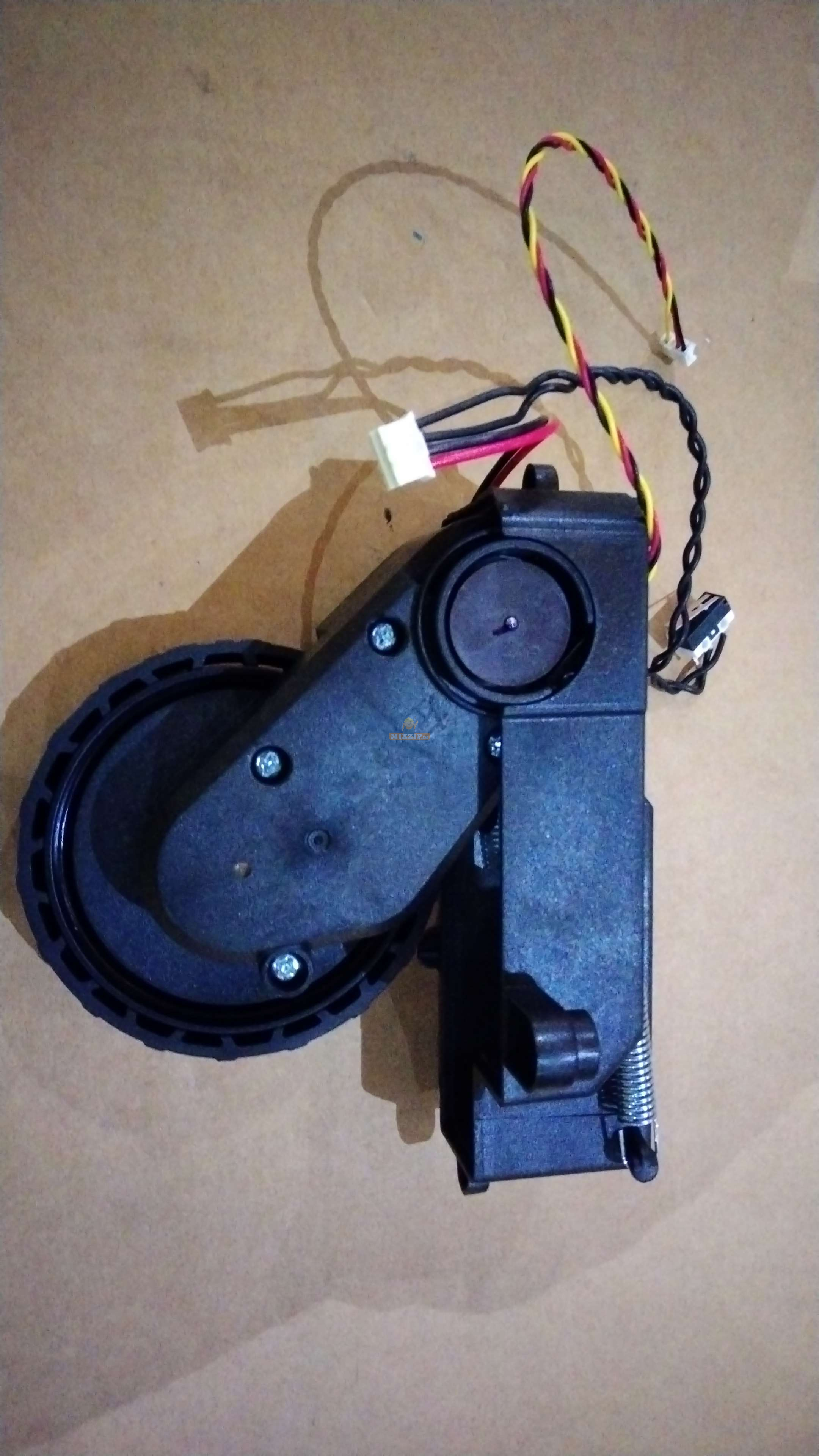 Привод, редуктор левого колеса 12175000103943 для робот пылесоса Midea VCR MS8E, VCR M7, VCR S8, M7EVO, VCR M7